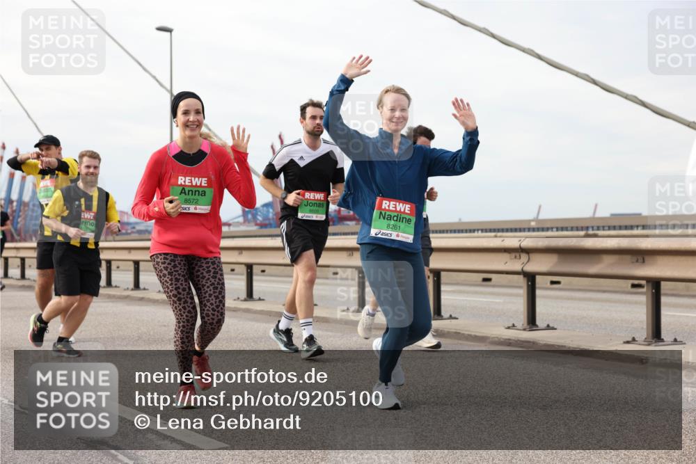 03.10.2025 - Köhlbrandbrückenlauf Lena Gebhardt http://msf.ph/oto/9205100 03.10.2025 15:59:54 Position 2 8572, 8609, 8261 meine-sportfotos.de