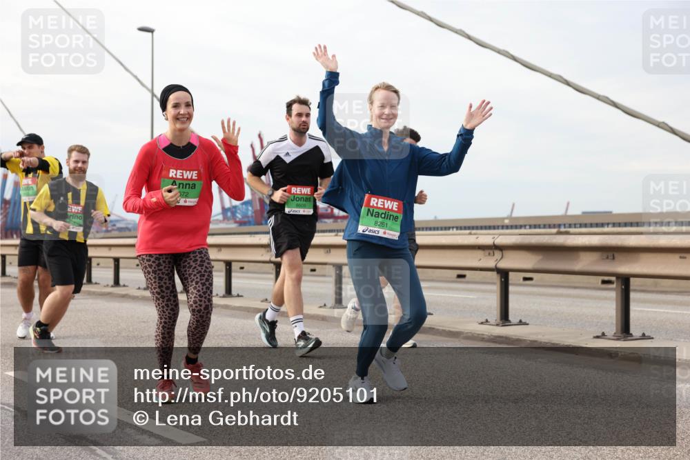 03.10.2025 - Köhlbrandbrückenlauf Lena Gebhardt http://msf.ph/oto/9205101 03.10.2025 15:59:54 Position 2 572, 8609, 8261 meine-sportfotos.de