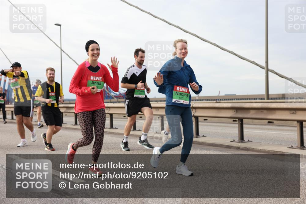 03.10.2025 - Köhlbrandbrückenlauf Lena Gebhardt http://msf.ph/oto/9205102 03.10.2025 15:59:54 Position 2 8609, 8261 meine-sportfotos.de