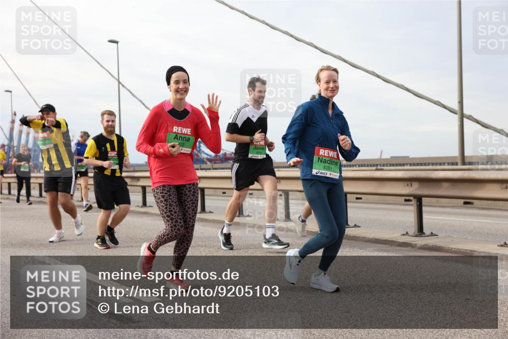 03.10.2025 - Köhlbrandbrückenlauf Lena Gebhardt http://msf.ph/oto/9205103 03.10.2025 15:59:54 Position 2 8261 meine-sportfotos.de