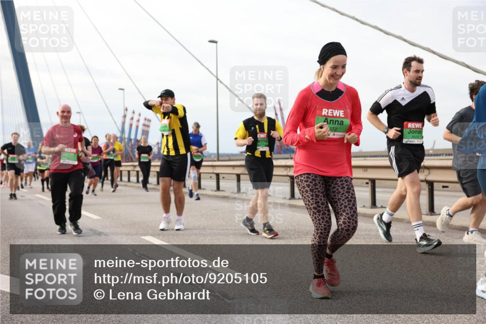 03.10.2025 - Köhlbrandbrückenlauf Lena Gebhardt http://msf.ph/oto/9205105 03.10.2025 15:59:55 Position 2 572, 8609 meine-sportfotos.de