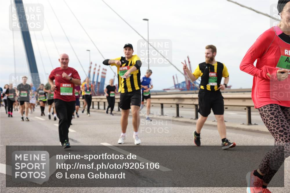 03.10.2025 - Köhlbrandbrückenlauf Lena Gebhardt http://msf.ph/oto/9205106 03.10.2025 15:59:55 Position 2 85 meine-sportfotos.de