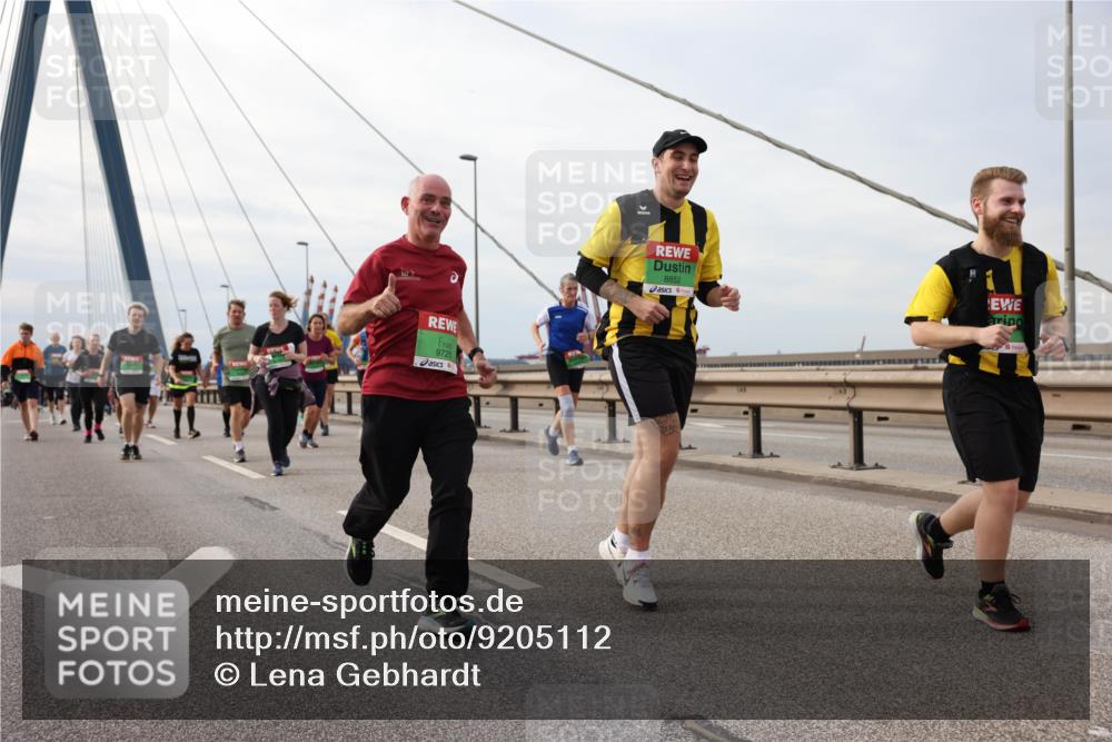 03.10.2025 - Köhlbrandbrückenlauf Lena Gebhardt http://msf.ph/oto/9205112 03.10.2025 15:59:56 Position 2 9725, 8852 meine-sportfotos.de