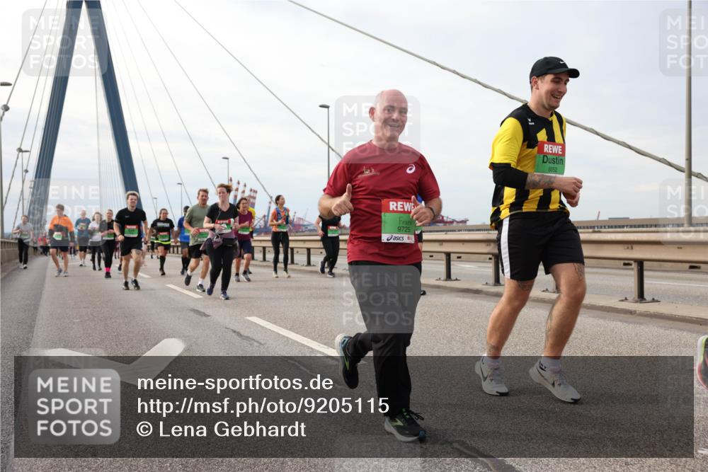03.10.2025 - Köhlbrandbrückenlauf Lena Gebhardt http://msf.ph/oto/9205115 03.10.2025 15:59:57 Position 2 9725, 8852 meine-sportfotos.de
