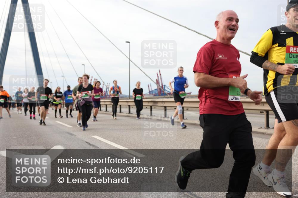 03.10.2025 - Köhlbrandbrückenlauf Lena Gebhardt http://msf.ph/oto/9205117 03.10.2025 15:59:57 Position 2 972, 885 meine-sportfotos.de