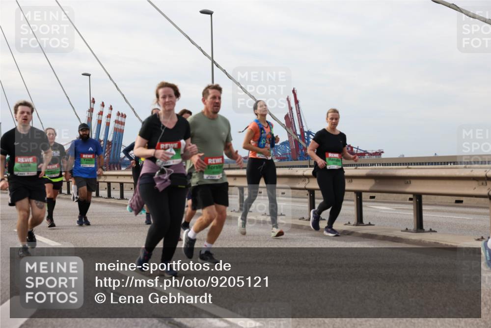 03.10.2025 - Köhlbrandbrückenlauf Lena Gebhardt http://msf.ph/oto/9205121 03.10.2025 15:59:58 Position 2 7645 meine-sportfotos.de