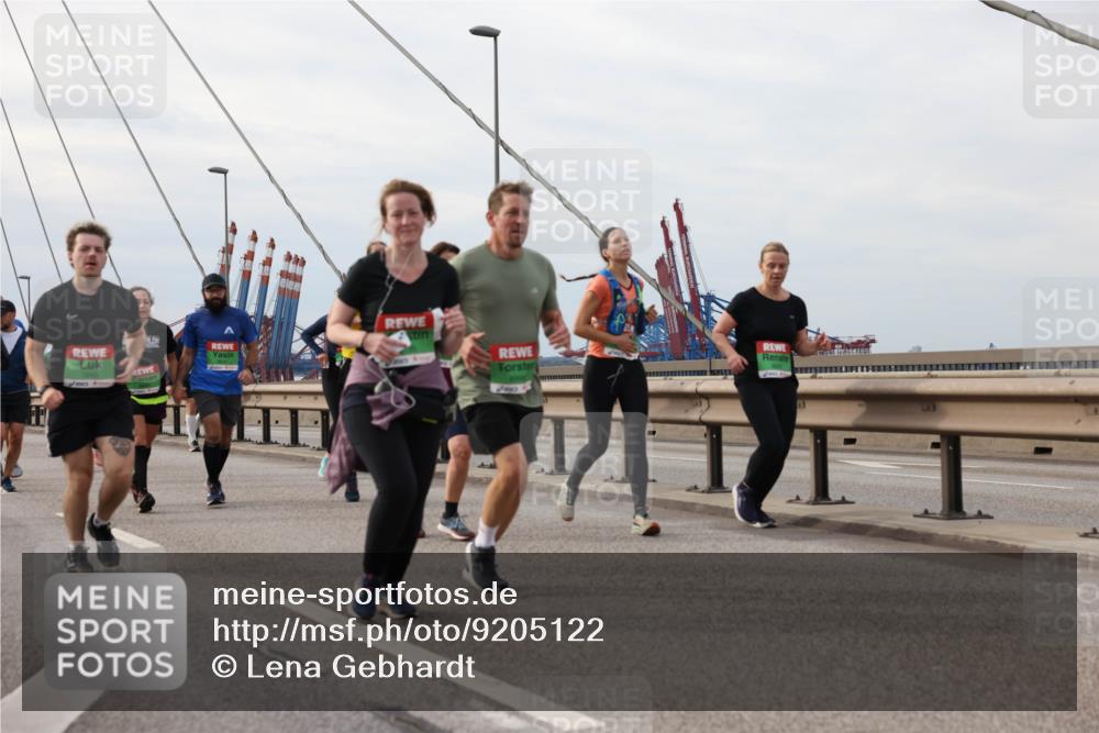 03.10.2025 - Köhlbrandbrückenlauf Lena Gebhardt http://msf.ph/oto/9205122 03.10.2025 15:59:58 Position 2  meine-sportfotos.de
