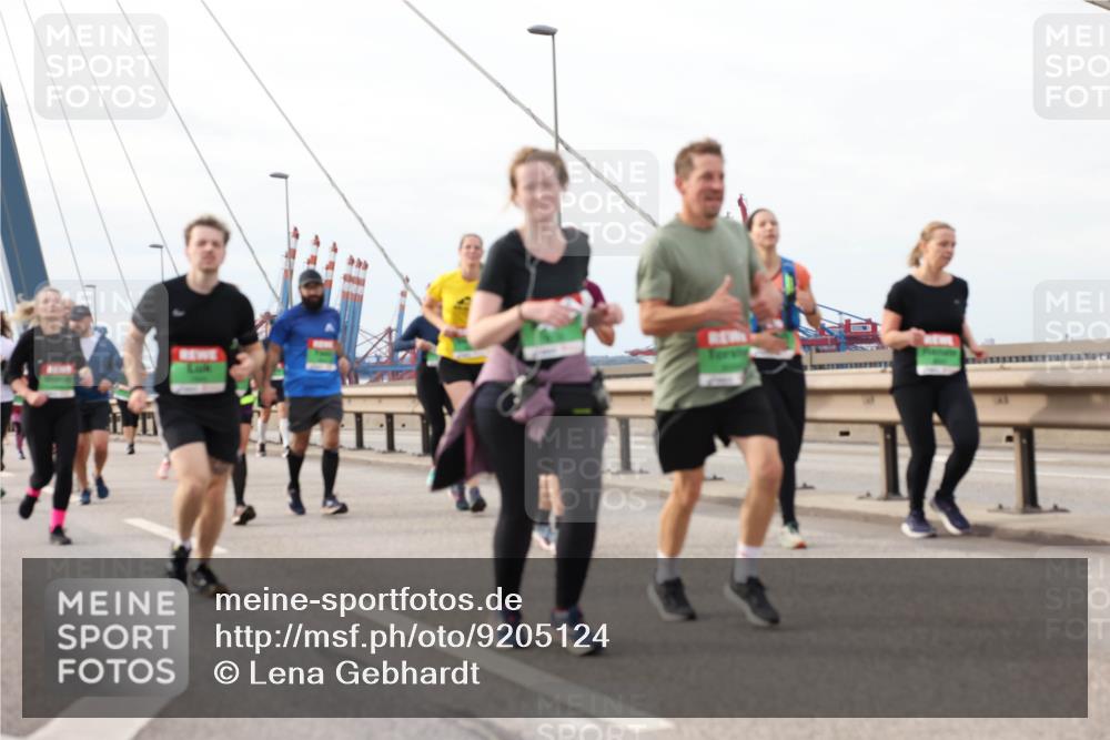 03.10.2025 - Köhlbrandbrückenlauf Lena Gebhardt http://msf.ph/oto/9205124 03.10.2025 15:59:59 Position 2  meine-sportfotos.de