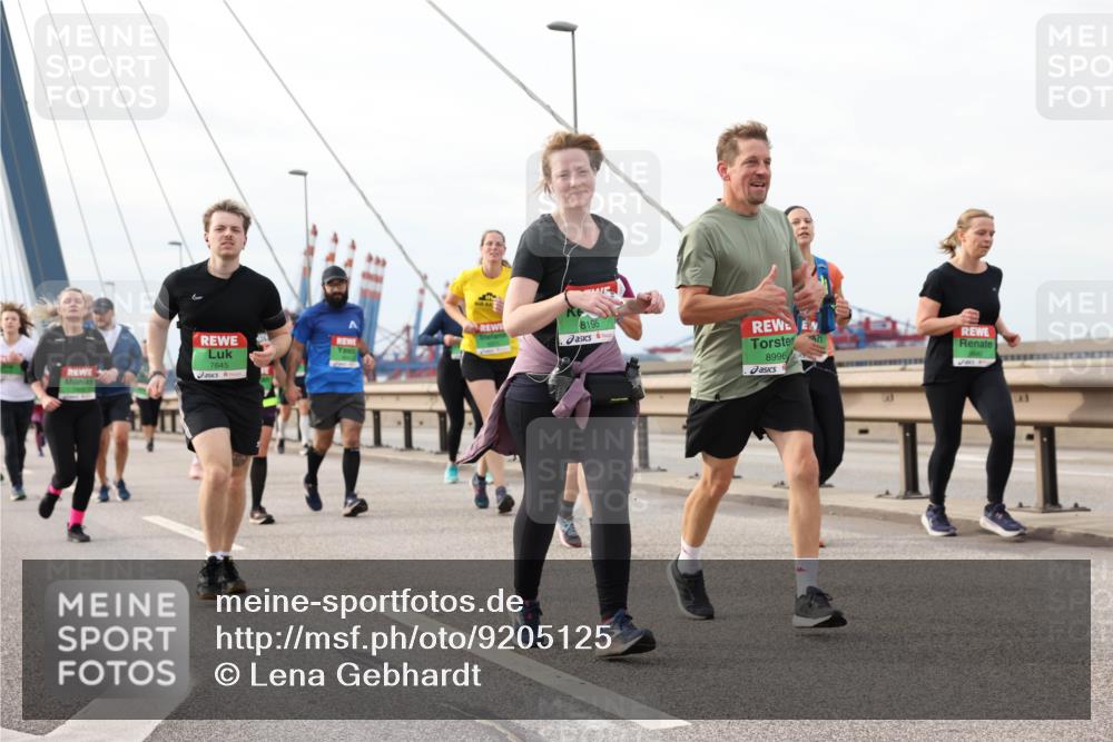 03.10.2025 - Köhlbrandbrückenlauf Lena Gebhardt http://msf.ph/oto/9205125 03.10.2025 15:59:59 Position 2 7645, 8195, 8996 meine-sportfotos.de