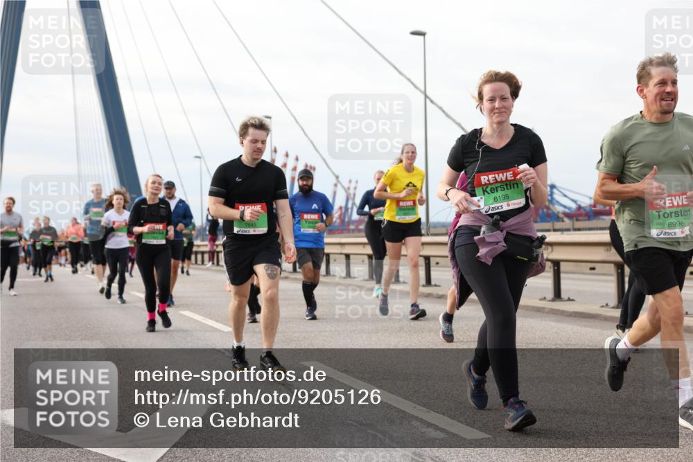 03.10.2025 - Köhlbrandbrückenlauf Lena Gebhardt http://msf.ph/oto/9205126 03.10.2025 15:59:59 Position 2 7645, 8195, 8996 meine-sportfotos.de