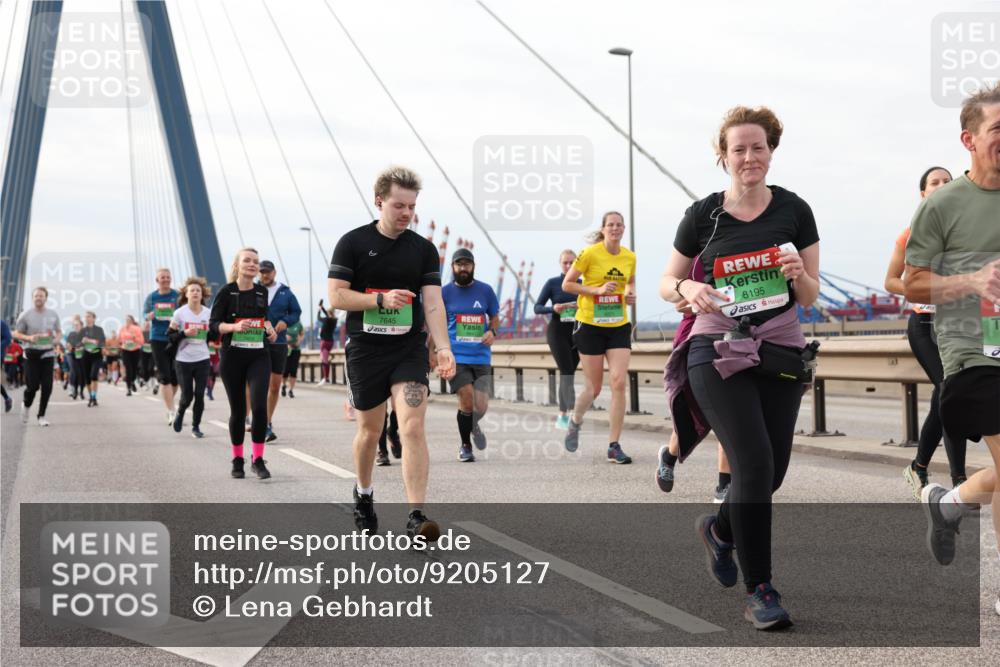 03.10.2025 - Köhlbrandbrückenlauf Lena Gebhardt http://msf.ph/oto/9205127 03.10.2025 15:59:59 Position 2 8195, 7645 meine-sportfotos.de