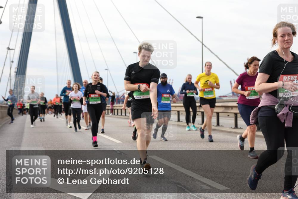 03.10.2025 - Köhlbrandbrückenlauf Lena Gebhardt http://msf.ph/oto/9205128 03.10.2025 16:00:00 Position 2 7645, 8121 meine-sportfotos.de