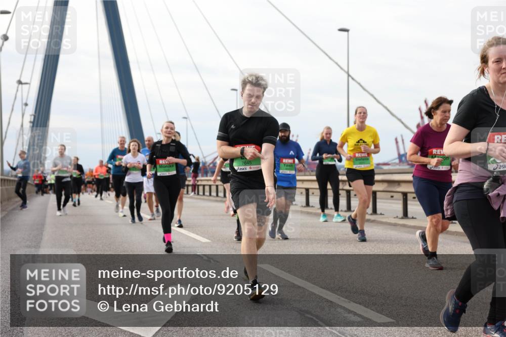 03.10.2025 - Köhlbrandbrückenlauf Lena Gebhardt http://msf.ph/oto/9205129 03.10.2025 16:00:00 Position 2 7645 meine-sportfotos.de