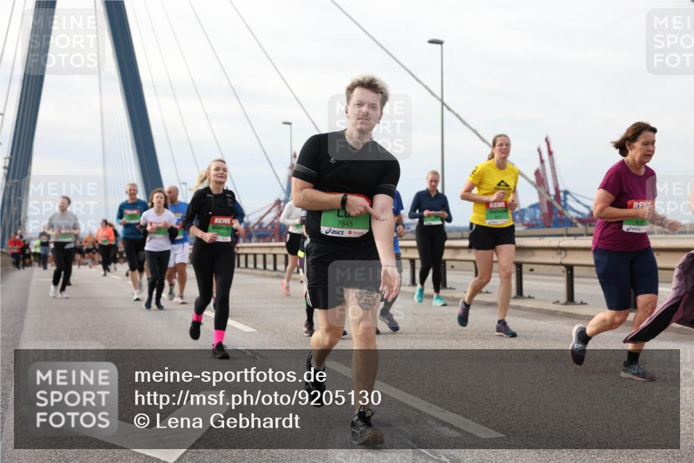 03.10.2025 - Köhlbrandbrückenlauf Lena Gebhardt http://msf.ph/oto/9205130 03.10.2025 16:00:00 Position 2 040, 7645, 812 meine-sportfotos.de