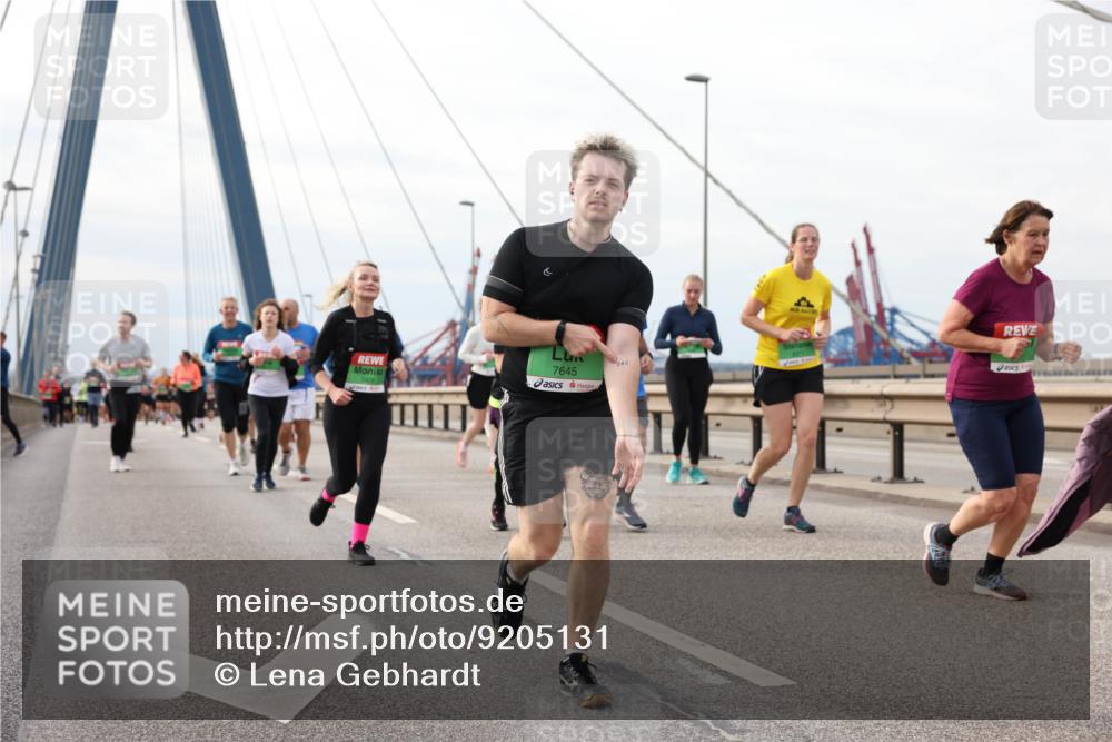 03.10.2025 - Köhlbrandbrückenlauf Lena Gebhardt http://msf.ph/oto/9205131 03.10.2025 16:00:00 Position 2 7645, 60 meine-sportfotos.de