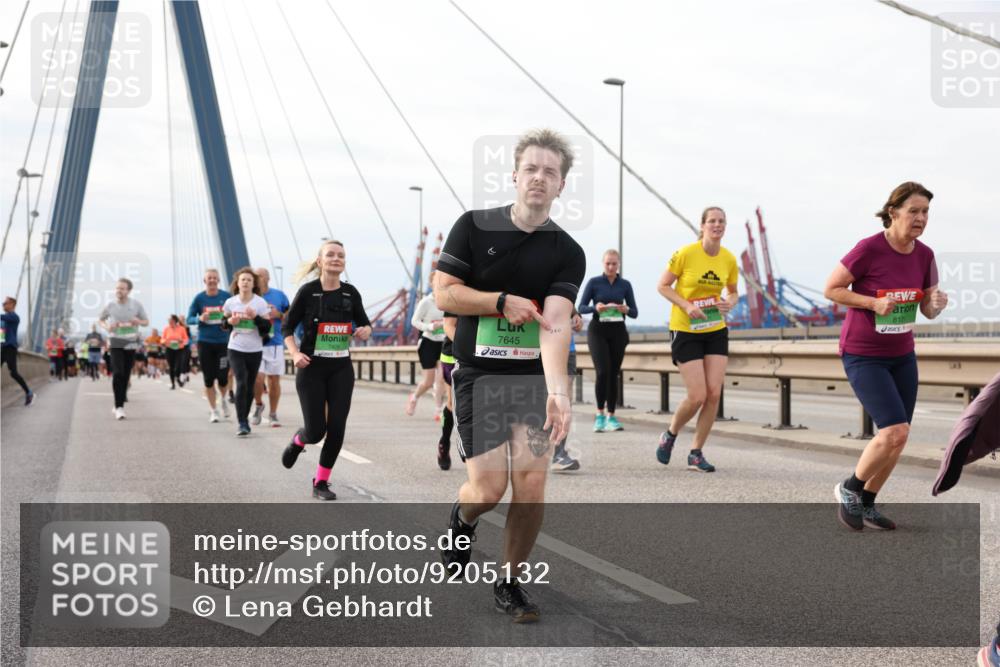 03.10.2025 - Köhlbrandbrückenlauf Lena Gebhardt http://msf.ph/oto/9205132 03.10.2025 16:00:00 Position 2 7645, 8121 meine-sportfotos.de