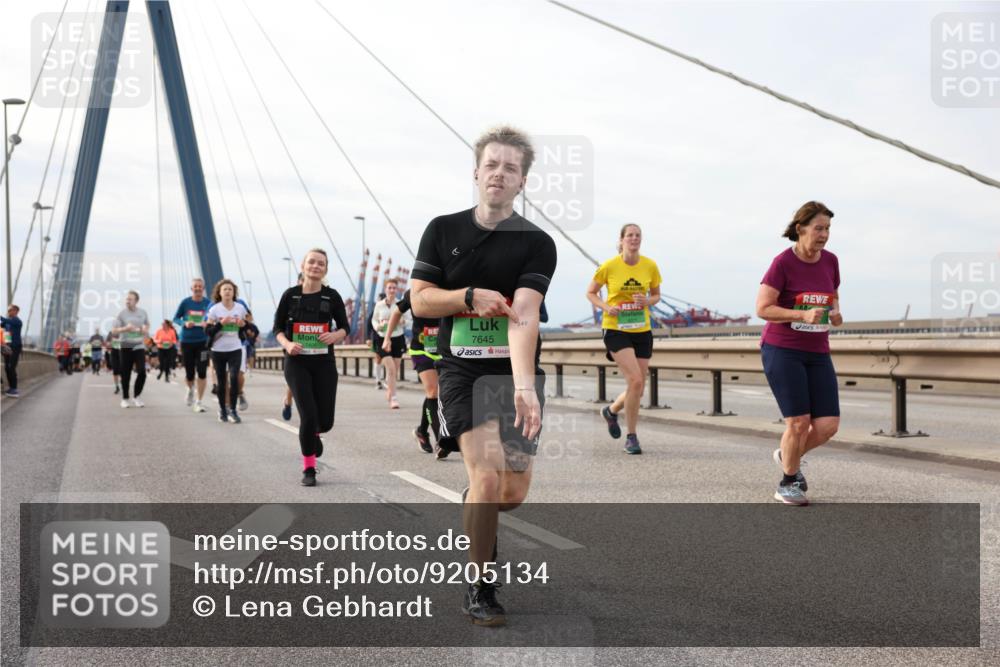03.10.2025 - Köhlbrandbrückenlauf Lena Gebhardt http://msf.ph/oto/9205134 03.10.2025 16:00:00 Position 2 7645 meine-sportfotos.de