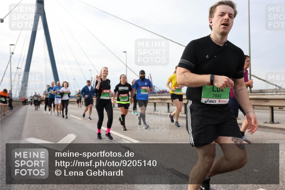 03.10.2025 - Köhlbrandbrückenlauf Lena Gebhardt http://msf.ph/oto/9205140 03.10.2025 16:00:01 Position 2 7645, 040 meine-sportfotos.de