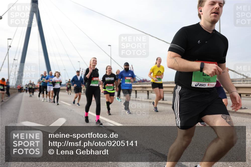 03.10.2025 - Köhlbrandbrückenlauf Lena Gebhardt http://msf.ph/oto/9205141 03.10.2025 16:00:01 Position 2 7645 meine-sportfotos.de