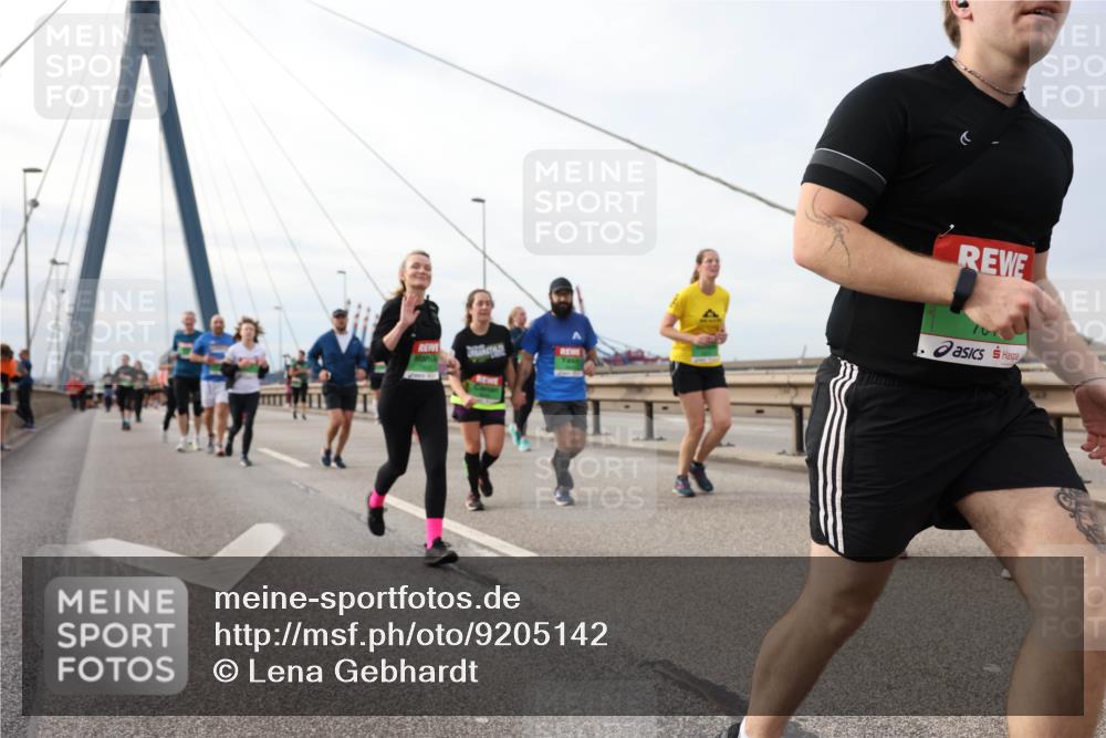 03.10.2025 - Köhlbrandbrückenlauf Lena Gebhardt http://msf.ph/oto/9205142 03.10.2025 16:00:01 Position 2 707 meine-sportfotos.de