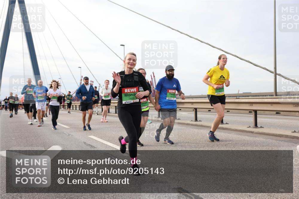 03.10.2025 - Köhlbrandbrückenlauf Lena Gebhardt http://msf.ph/oto/9205143 03.10.2025 16:00:02 Position 2 7405 meine-sportfotos.de