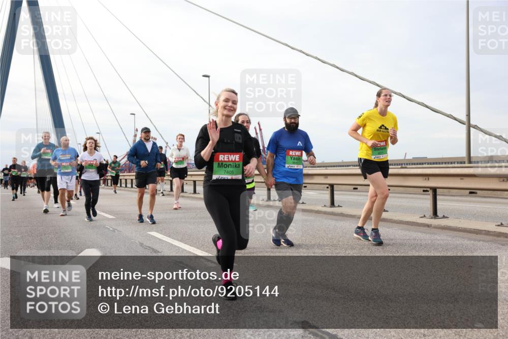 03.10.2025 - Köhlbrandbrückenlauf Lena Gebhardt http://msf.ph/oto/9205144 03.10.2025 16:00:02 Position 2 7405, 8371 meine-sportfotos.de