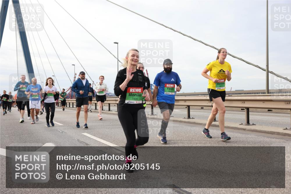 03.10.2025 - Köhlbrandbrückenlauf Lena Gebhardt http://msf.ph/oto/9205145 03.10.2025 16:00:02 Position 2 7405, 8371 meine-sportfotos.de