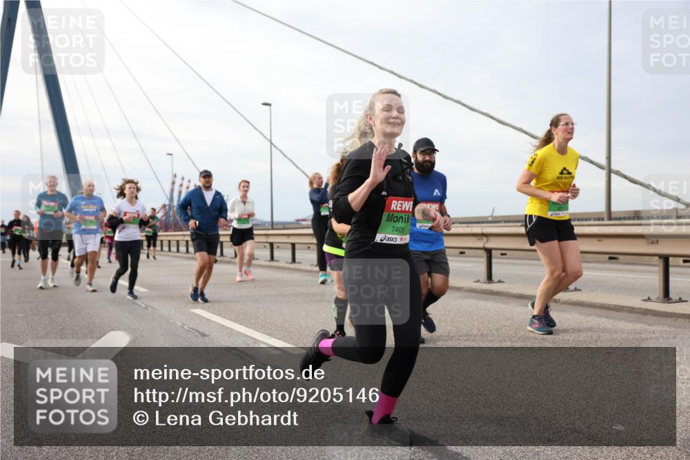 03.10.2025 - Köhlbrandbrückenlauf Lena Gebhardt http://msf.ph/oto/9205146 03.10.2025 16:00:02 Position 2 7405 meine-sportfotos.de