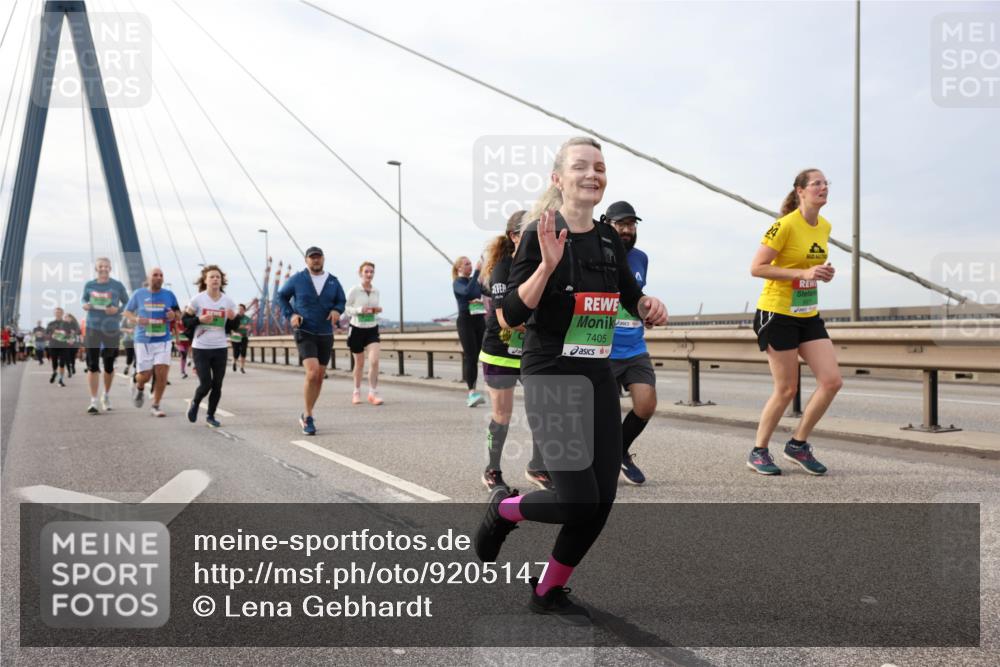 03.10.2025 - Köhlbrandbrückenlauf Lena Gebhardt http://msf.ph/oto/9205147 03.10.2025 16:00:02 Position 2 7405 meine-sportfotos.de