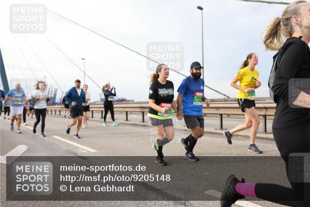 03.10.2025 - Köhlbrandbrückenlauf Lena Gebhardt http://msf.ph/oto/9205148 03.10.2025 16:00:03 Position 2  meine-sportfotos.de
