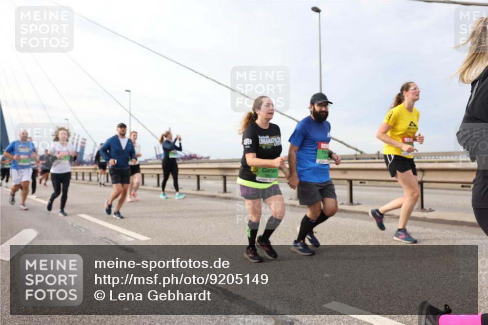 03.10.2025 - Köhlbrandbrückenlauf Lena Gebhardt http://msf.ph/oto/9205149 03.10.2025 16:00:03 Position 2  meine-sportfotos.de