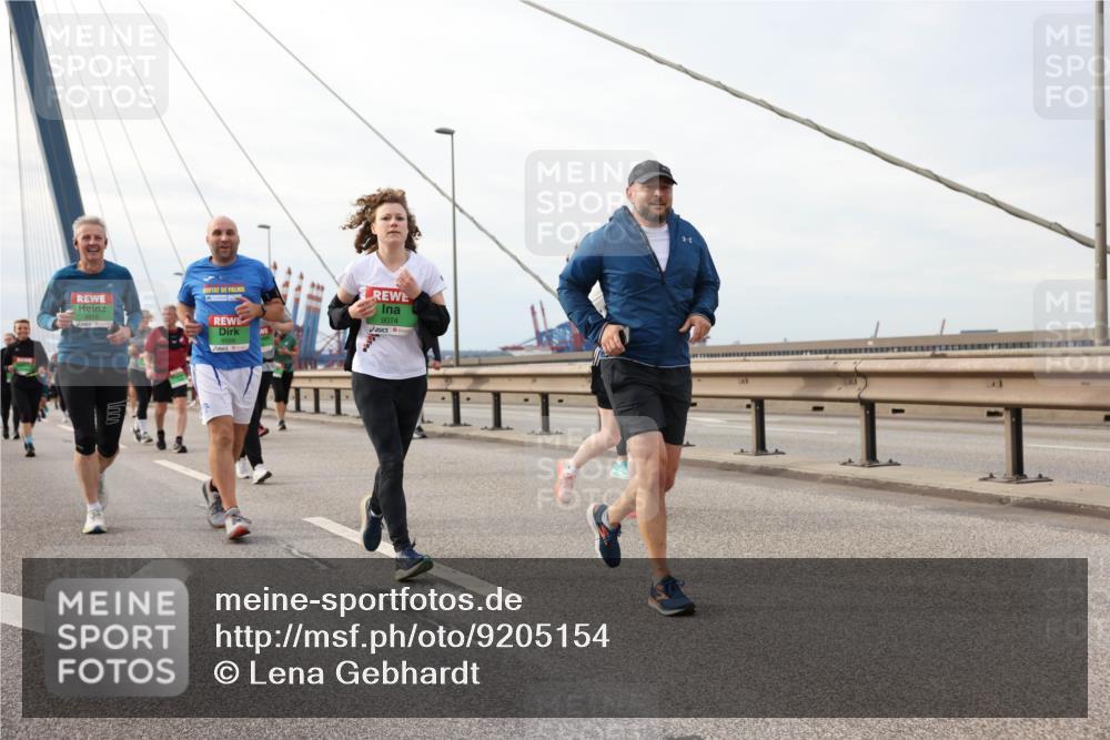 03.10.2025 - Köhlbrandbrückenlauf Lena Gebhardt http://msf.ph/oto/9205154 03.10.2025 16:00:04 Position 2 9074 meine-sportfotos.de