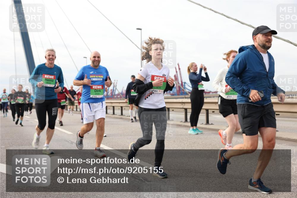 03.10.2025 - Köhlbrandbrückenlauf Lena Gebhardt http://msf.ph/oto/9205155 03.10.2025 16:00:04 Position 2 9586, 9074, 8558 meine-sportfotos.de