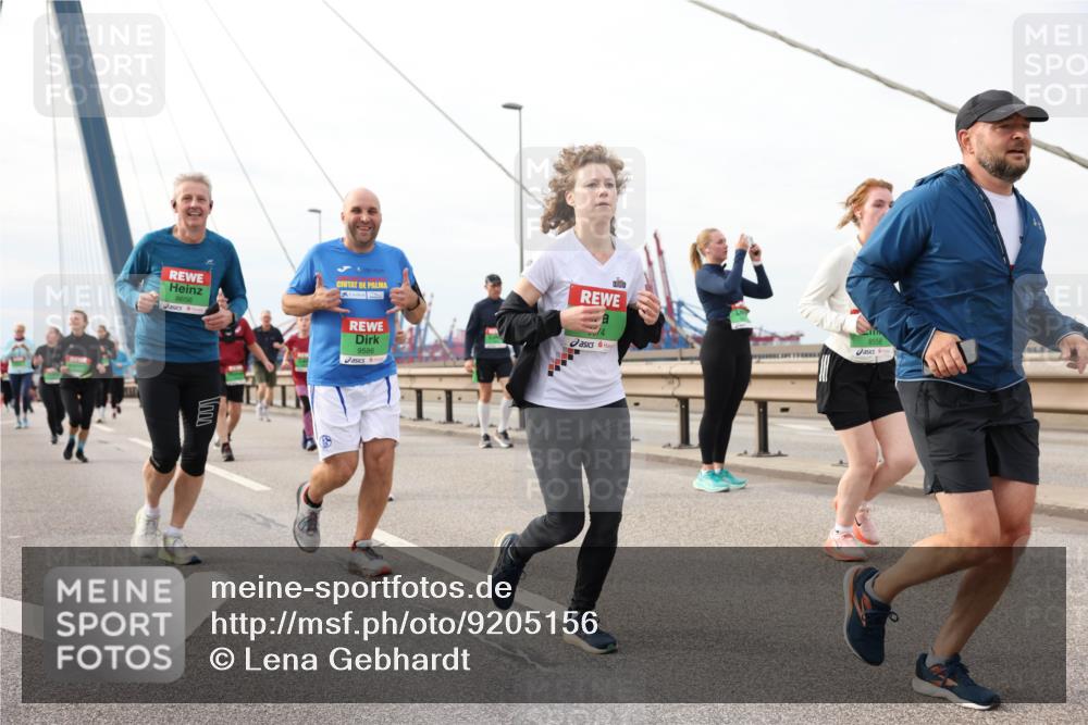 03.10.2025 - Köhlbrandbrückenlauf Lena Gebhardt http://msf.ph/oto/9205156 03.10.2025 16:00:04 Position 2 8656, 9586, 8558 meine-sportfotos.de
