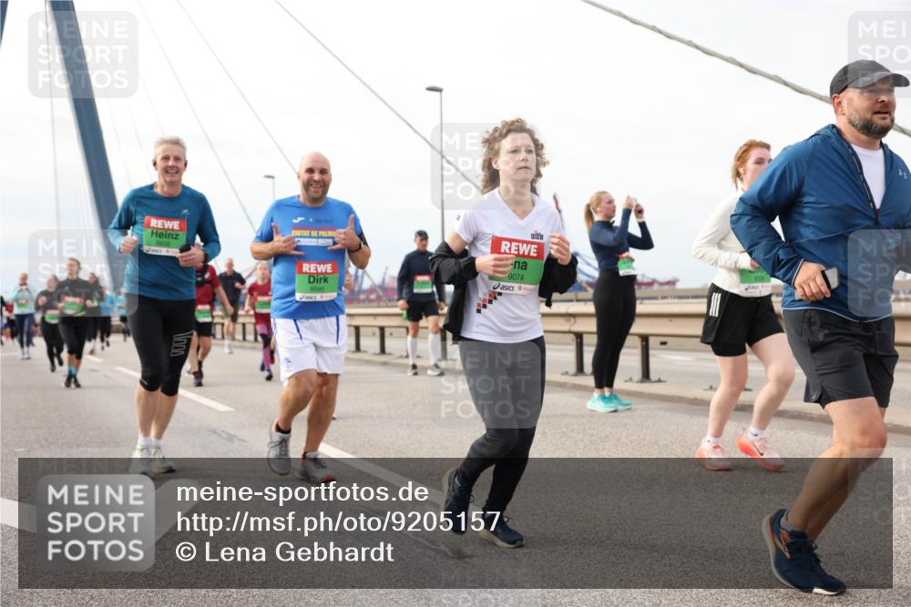 03.10.2025 - Köhlbrandbrückenlauf Lena Gebhardt http://msf.ph/oto/9205157 03.10.2025 16:00:04 Position 2 8656, 9586, 9074 meine-sportfotos.de