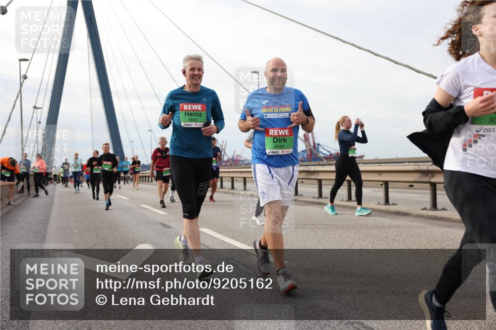 03.10.2025 - Köhlbrandbrückenlauf Lena Gebhardt http://msf.ph/oto/9205162 03.10.2025 16:00:05 Position 2 8656, 9586, 90 meine-sportfotos.de