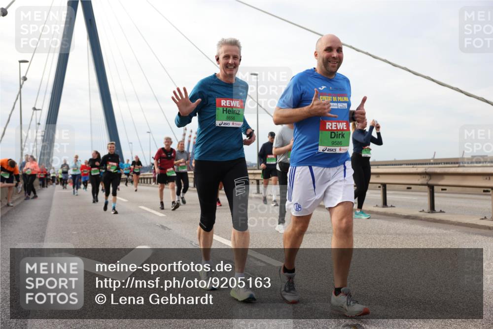 03.10.2025 - Köhlbrandbrückenlauf Lena Gebhardt http://msf.ph/oto/9205163 03.10.2025 16:00:06 Position 2 8656, 9586 meine-sportfotos.de