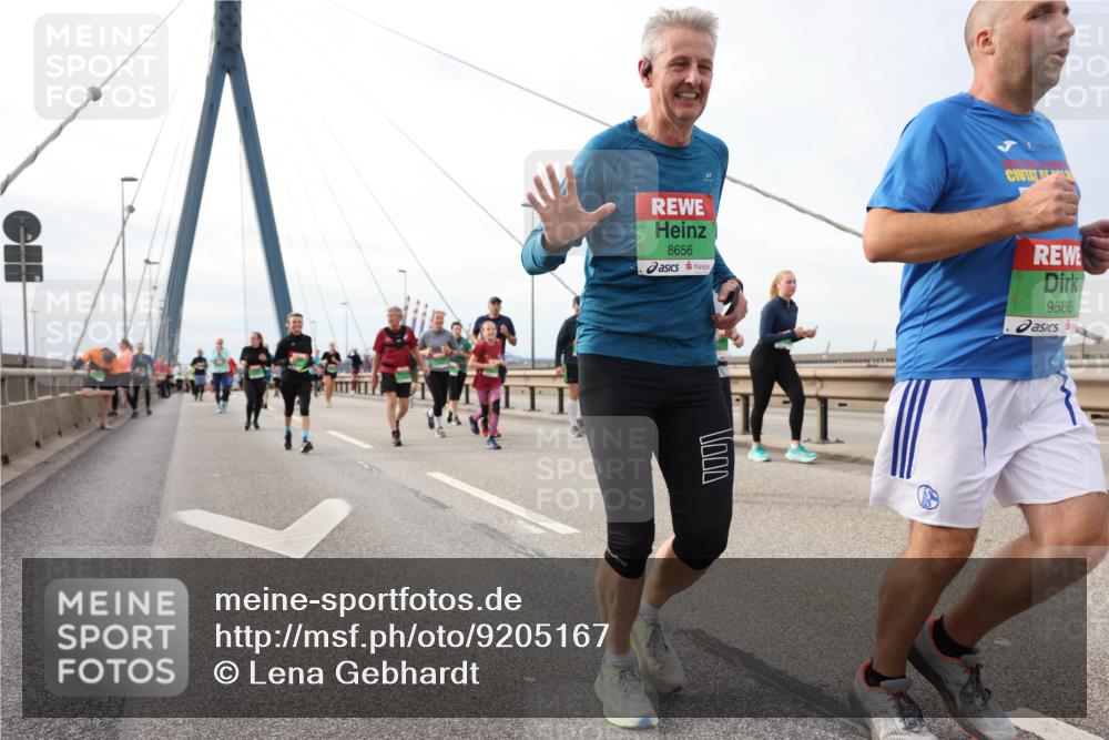 03.10.2025 - Köhlbrandbrückenlauf Lena Gebhardt http://msf.ph/oto/9205167 03.10.2025 16:00:06 Position 2 8656, 9586 meine-sportfotos.de