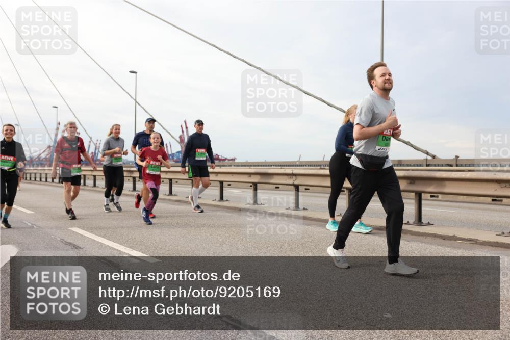 03.10.2025 - Köhlbrandbrückenlauf Lena Gebhardt http://msf.ph/oto/9205169 03.10.2025 16:00:07 Position 2 8744, 82 meine-sportfotos.de