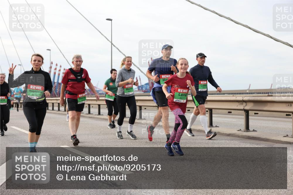 03.10.2025 - Köhlbrandbrückenlauf Lena Gebhardt http://msf.ph/oto/9205173 03.10.2025 16:00:08 Position 2 8744, 8677 meine-sportfotos.de