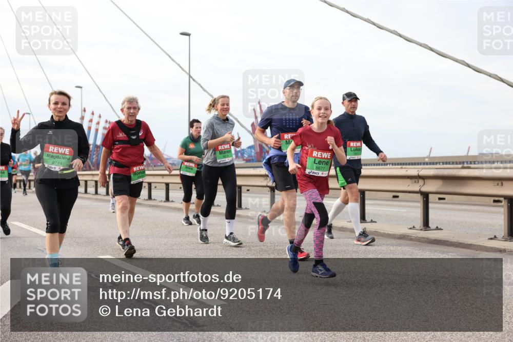 03.10.2025 - Köhlbrandbrückenlauf Lena Gebhardt http://msf.ph/oto/9205174 03.10.2025 16:00:08 Position 2 8744, 8312, 8677 meine-sportfotos.de