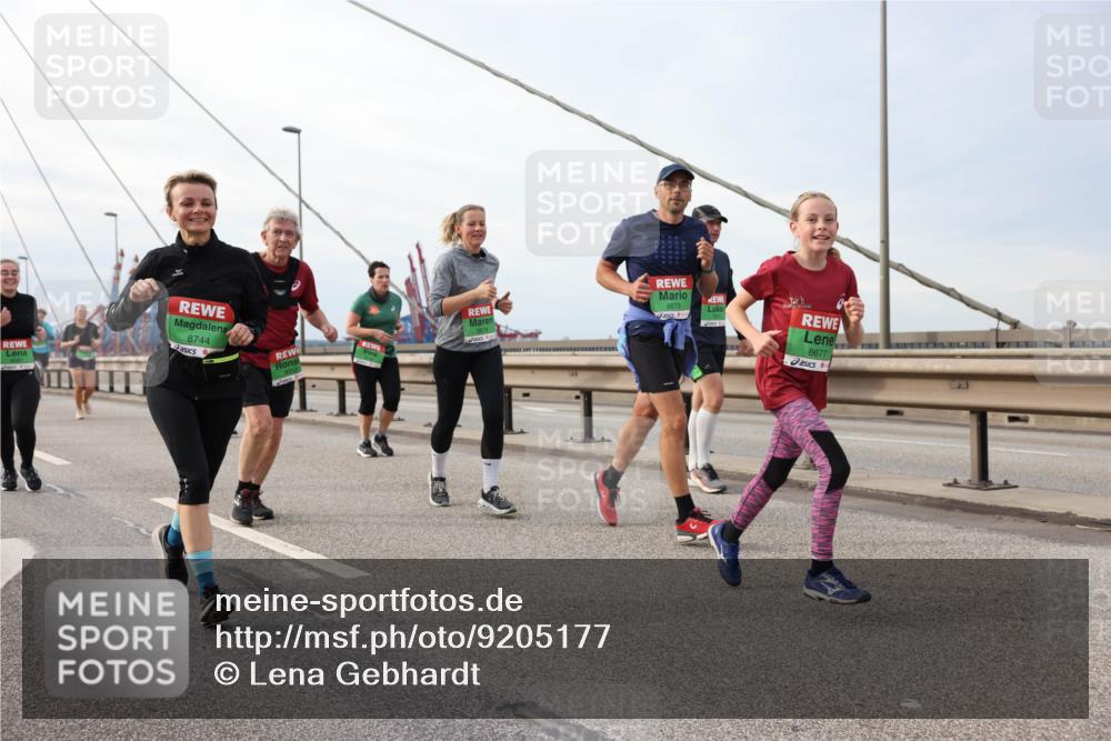 03.10.2025 - Köhlbrandbrückenlauf Lena Gebhardt http://msf.ph/oto/9205177 03.10.2025 16:00:09 Position 2 8744, 8679, 8677 meine-sportfotos.de
