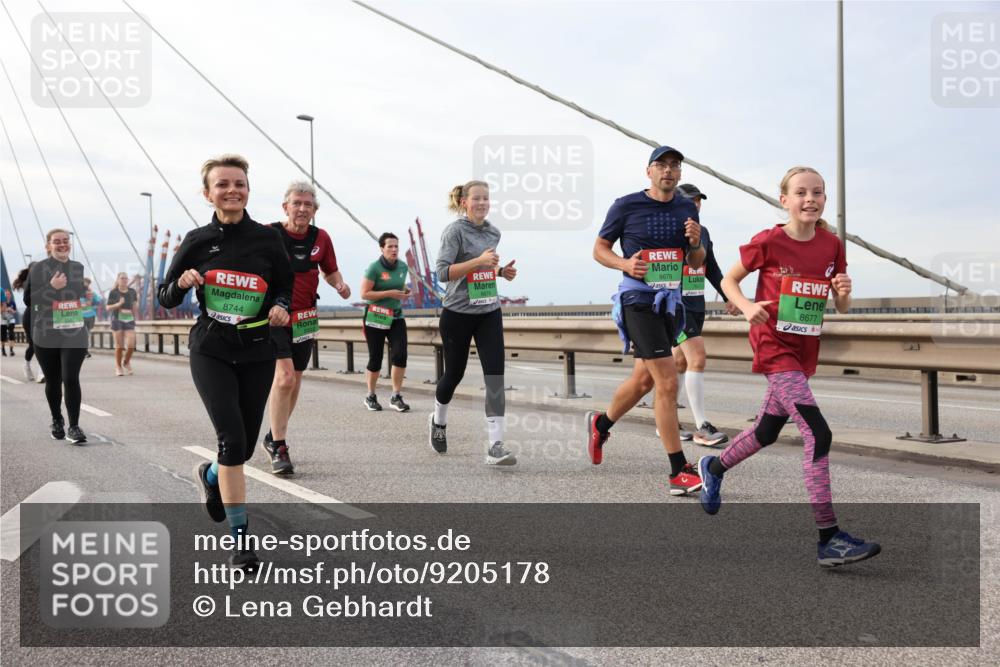 03.10.2025 - Köhlbrandbrückenlauf Lena Gebhardt http://msf.ph/oto/9205178 03.10.2025 16:00:09 Position 2 8744, 8679, 8677 meine-sportfotos.de