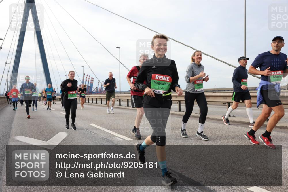 03.10.2025 - Köhlbrandbrückenlauf Lena Gebhardt http://msf.ph/oto/9205181 03.10.2025 16:00:10 Position 2 8744, 8679 meine-sportfotos.de