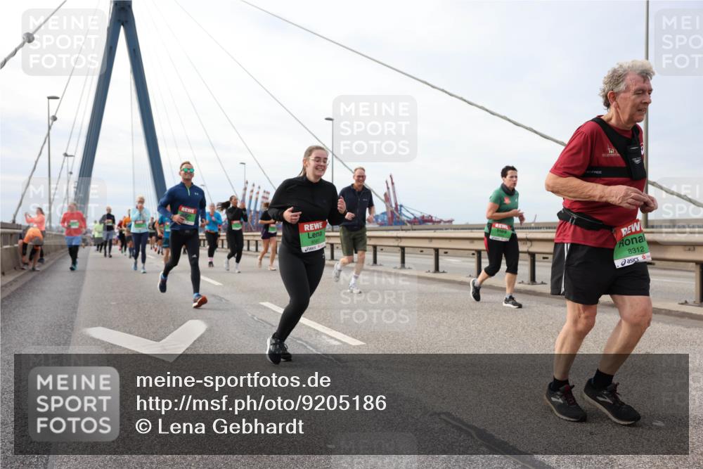 03.10.2025 - Köhlbrandbrückenlauf Lena Gebhardt http://msf.ph/oto/9205186 03.10.2025 16:00:11 Position 2 8312 meine-sportfotos.de