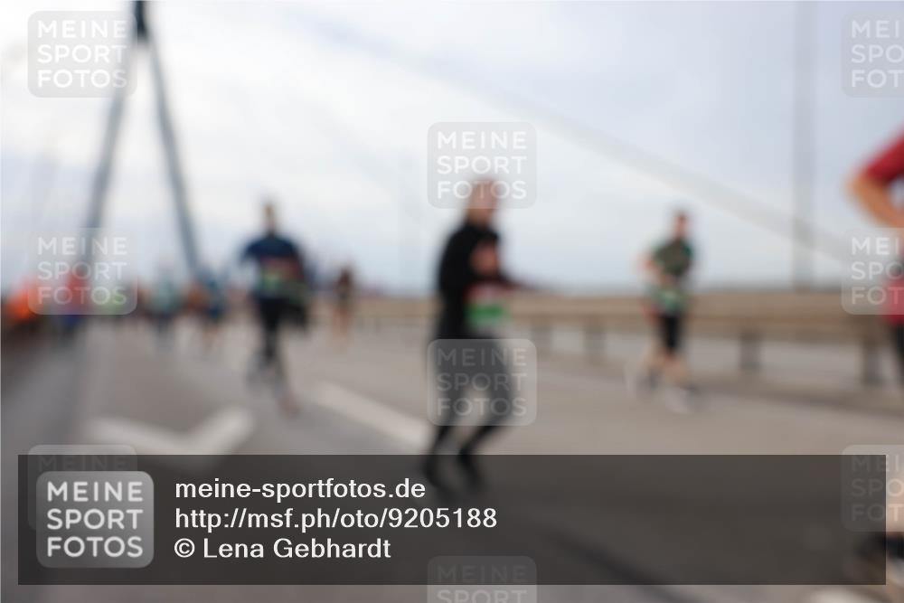 03.10.2025 - Köhlbrandbrückenlauf Lena Gebhardt http://msf.ph/oto/9205188 03.10.2025 16:00:11 Position 2  meine-sportfotos.de
