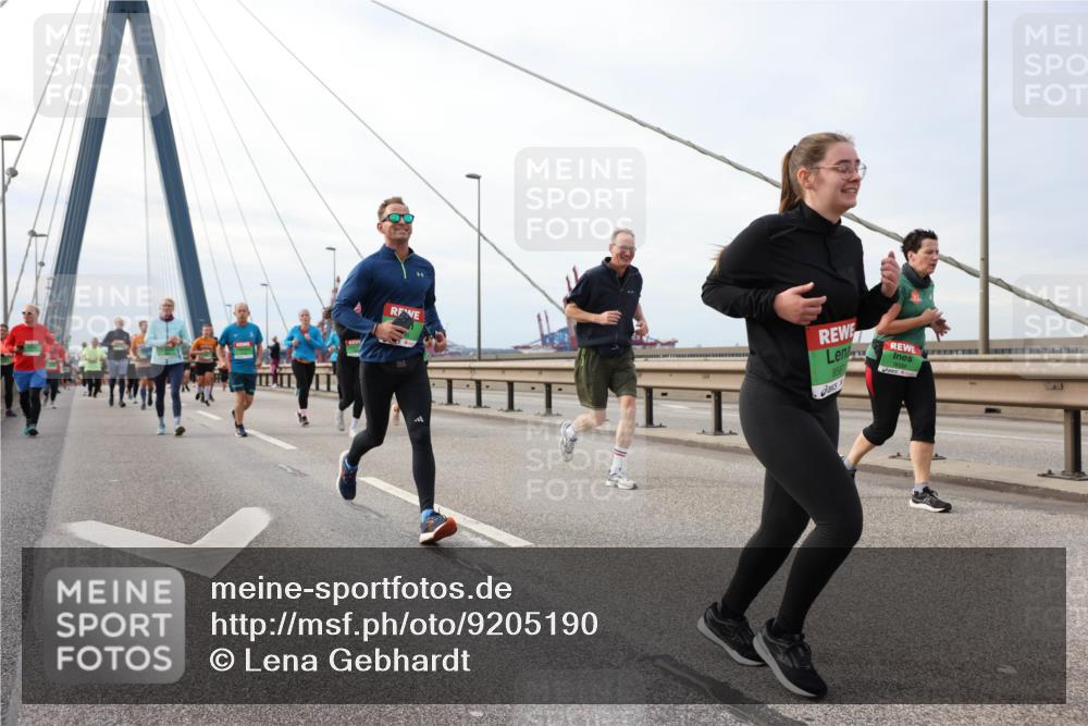 03.10.2025 - Köhlbrandbrückenlauf Lena Gebhardt http://msf.ph/oto/9205190 03.10.2025 16:00:11 Position 2 9034 meine-sportfotos.de
