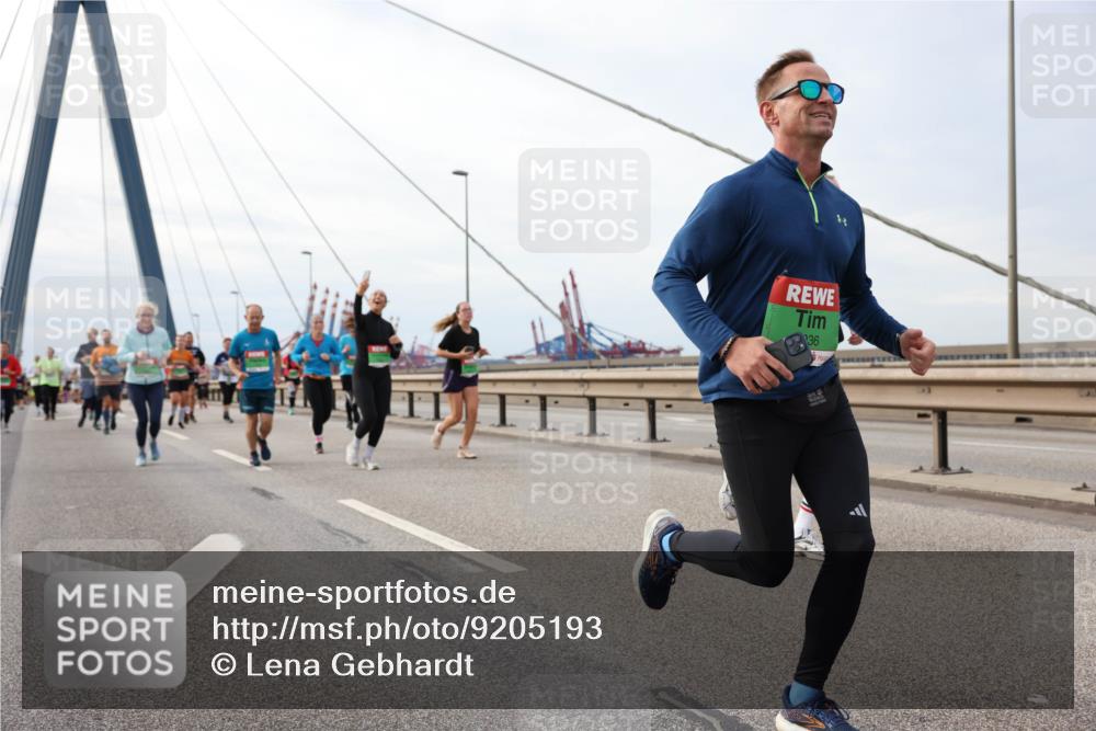 03.10.2025 - Köhlbrandbrückenlauf Lena Gebhardt http://msf.ph/oto/9205193 03.10.2025 16:00:12 Position 2 136 meine-sportfotos.de