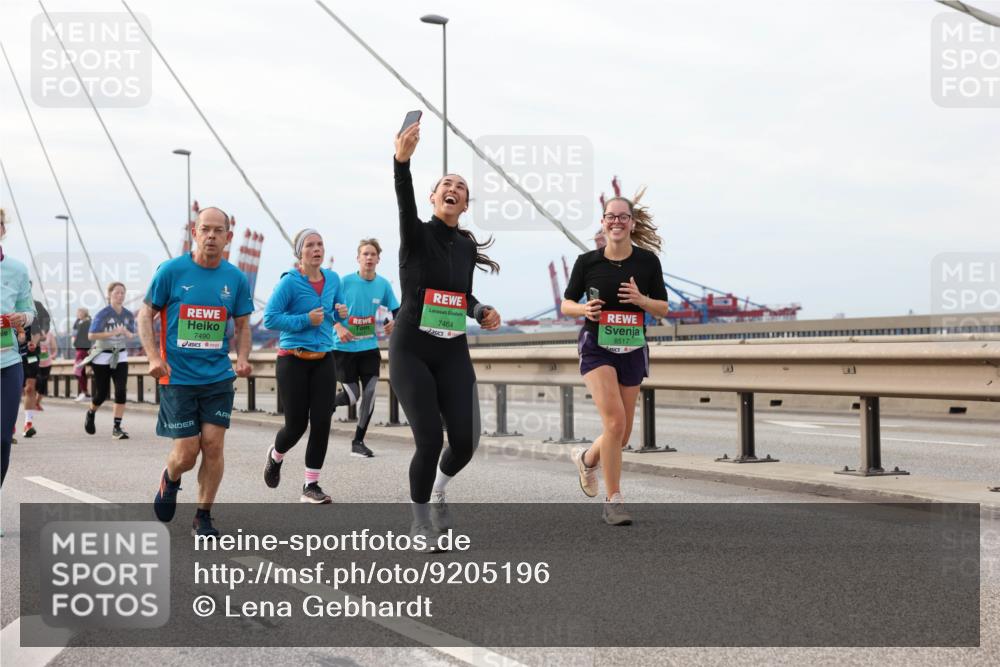 03.10.2025 - Köhlbrandbrückenlauf Lena Gebhardt http://msf.ph/oto/9205196 03.10.2025 16:00:13 Position 2 7490, 7464, 8517 meine-sportfotos.de
