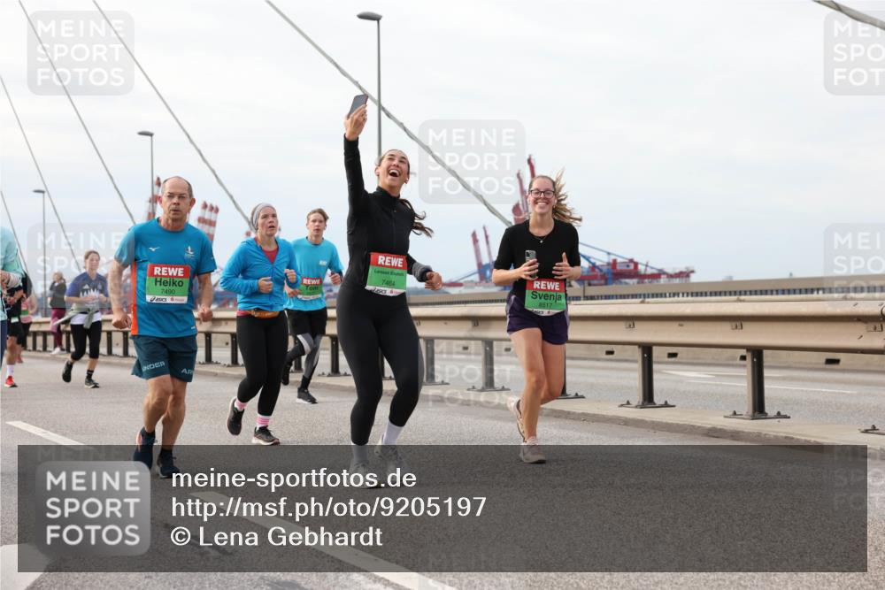 03.10.2025 - Köhlbrandbrückenlauf Lena Gebhardt http://msf.ph/oto/9205197 03.10.2025 16:00:13 Position 2 7490, 7464, 8517 meine-sportfotos.de